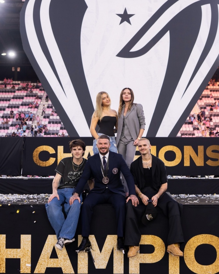 【体育焦点】小贝社媒:一直渴望以老板身份夺冠,为俱乐⬅️部的❗所有人感到骄傲(图2) 【体育焦点】小贝社媒:一直渴望以老板身份夺冠,为俱乐⬅️部的❗所有人感到骄傲(图2)