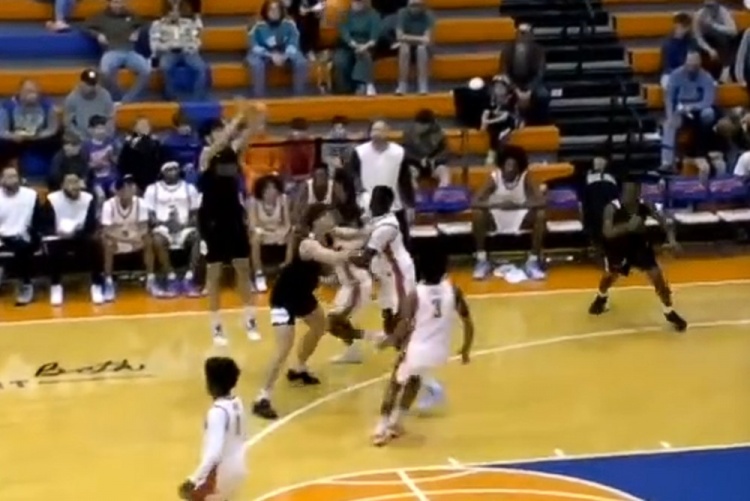 冲击力十足！张博源15中6得18分9板2助 三分4中1