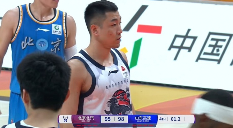  关键时刻三分+两罚定胜局！高诗岩4中2拿到8分5板8助