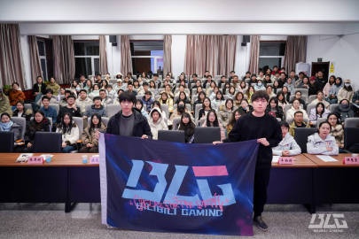 【QY球友会】BLG晒与山西大联动活动返图:双眼皮+减肥Bin有点小帅