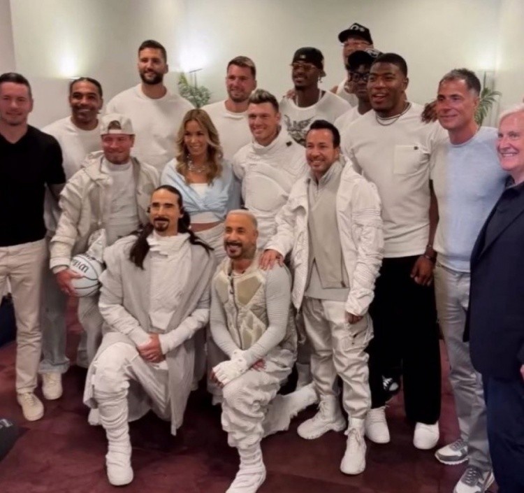 【体育头条】东契奇打趣建立防守体系只需两周 但湖人的防守真的还有救吗?(图5) 【体育头条】东契奇打趣建立防守体系只需两周 但湖人的防守真的还有救吗?(图5)