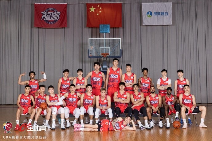 【值得一看】新赛季各式各样的组合!广州男篮合照先来咯!(图5) undefined