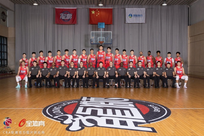 【值得一看】新赛季各式各样的组合!广州男篮合照先来咯!(图6) undefined