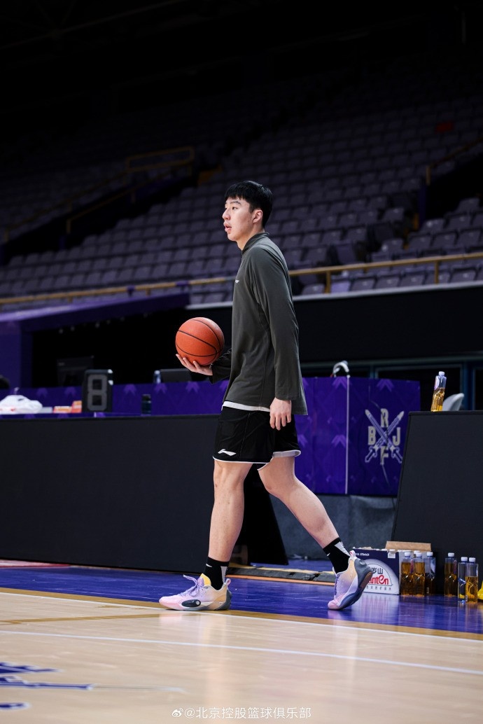 【体育报道】揭幕战早场训练踩场图来了!大战在即 北控男篮全力以赴(图2) 【体育报道】揭幕战早场训练踩场图来了!大战在即 北控男篮全力以赴(图2)