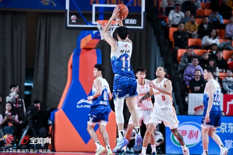 【中国篮球】新疆❗伊力特❕❕五人上双战胜福建 迎来新赛季开门红(图11) undefined