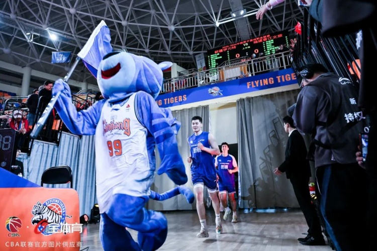 【中国篮球】新疆❗伊力特❕❕五人上双战胜福建 迎来新赛季开门红(图14) undefined