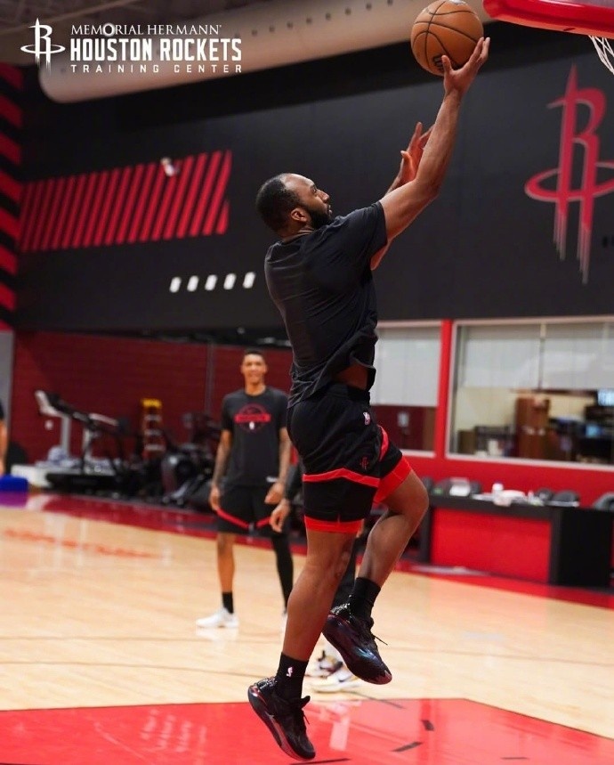 【推荐】将开启6连客&战掘湖船 火箭官方晒训练照:杜兰特专注 申京微笑(图6) 【推荐】将开启6连客&战掘湖船 火箭官方晒训练照:杜兰特专注 申京微笑(图6)