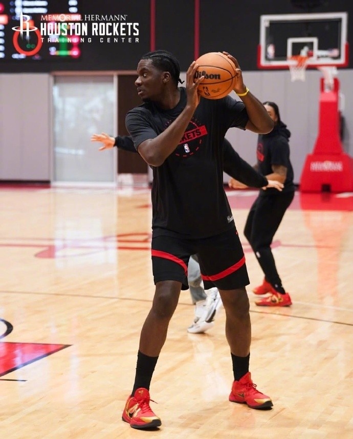 【推荐】将开启6连客&战掘湖船 火箭官方晒训练照:杜兰特专注 申京微笑(图7) 【推荐】将开启6连客&战掘湖船 火箭官方晒训练照:杜兰特专注 申京微笑(图7)