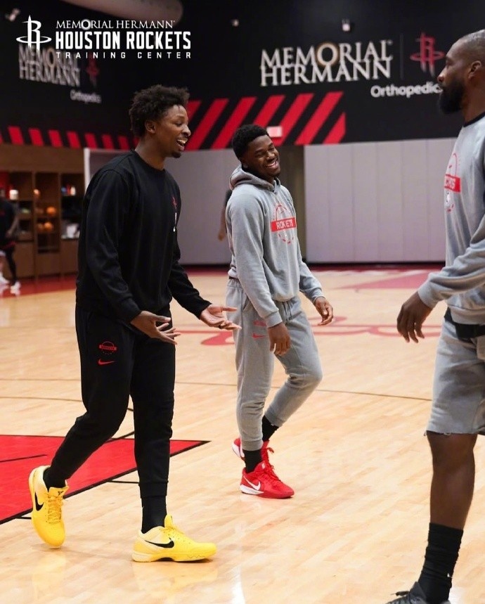 【推荐】将开启6连客&战掘湖船 火箭官方晒训练照:杜兰特专注 申京微笑(图8) 【推荐】将开启6连客&战掘湖船 火箭官方晒训练照:杜兰特专注 申京微笑(图8)