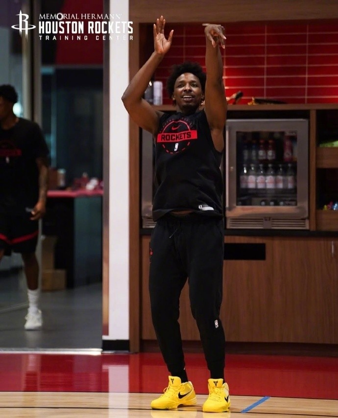 【推荐】将开启6连客&战掘湖船 火箭官方晒训练照:杜兰特专注 申京微笑(图9) 【推荐】将开启6连客&战掘湖船 火箭官方晒训练照:杜兰特专注 申京微笑(图9)