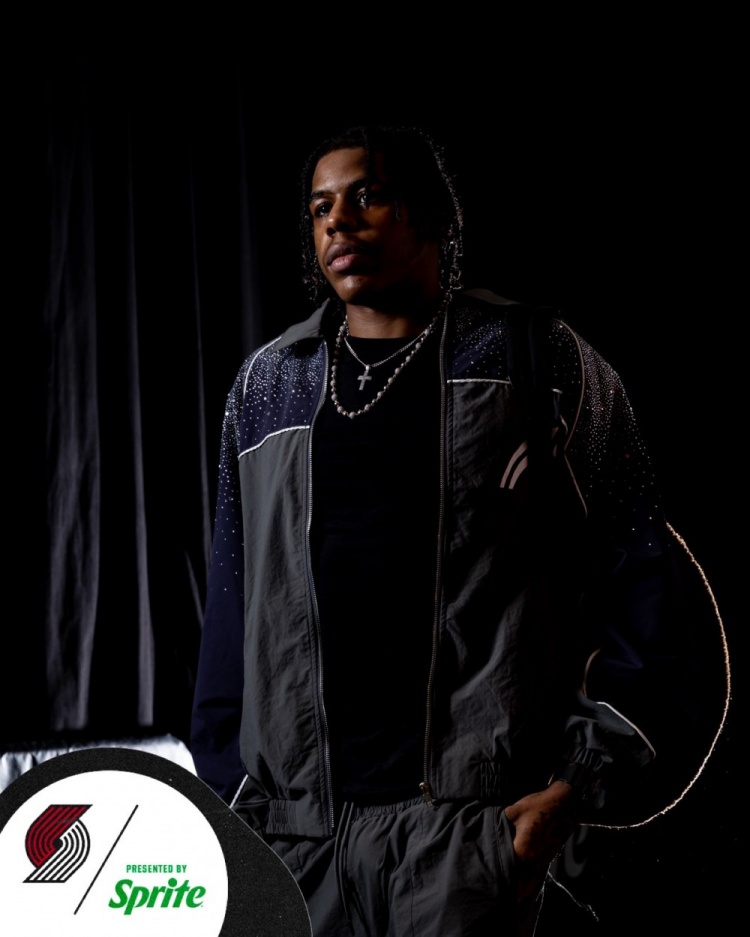 【体育消息】今日迎战勇士!三⚾大中锋全部⬅️回归 杨瀚森背着小粉包到场!(图7) undefined