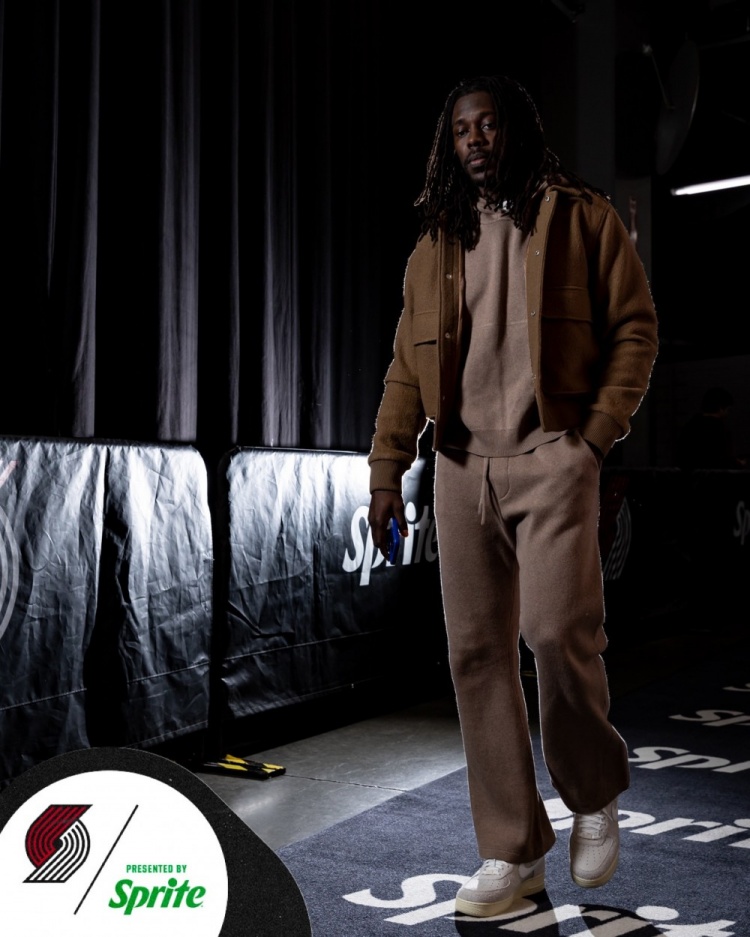 【体育消息】今日迎战勇士!三⚾大中锋全部⬅️回归 杨瀚森背着小粉包到场!(图8) undefined