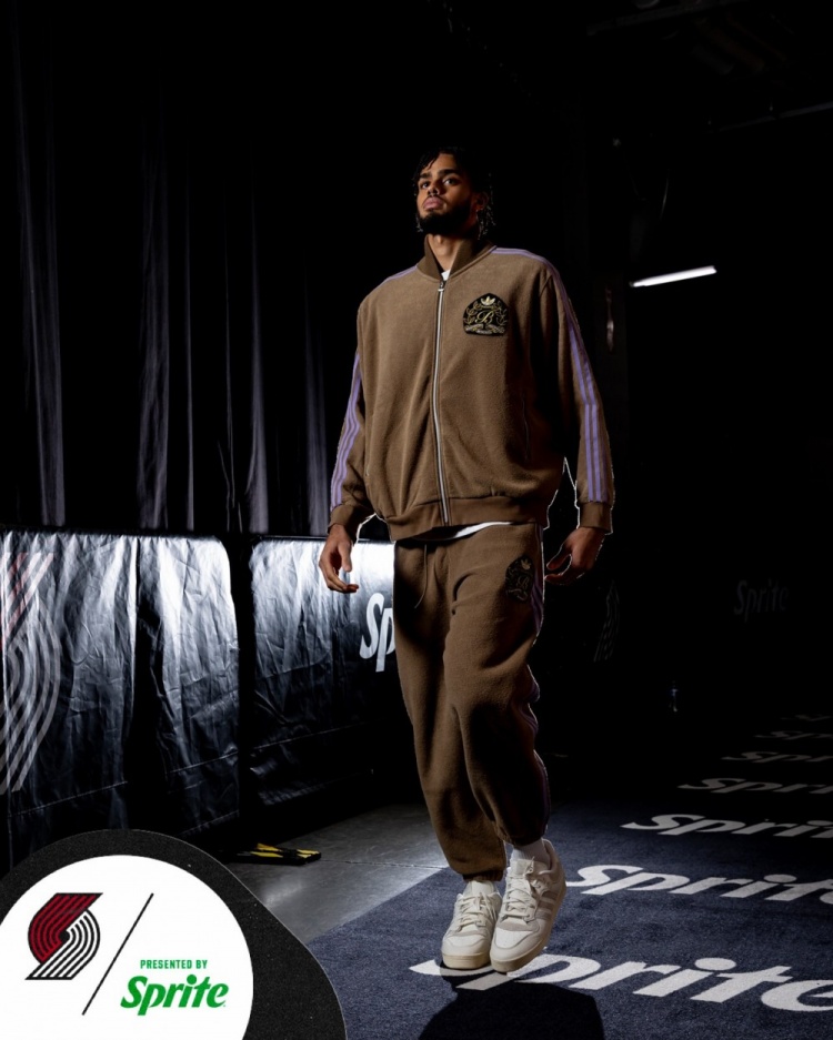 【体育消息】今日迎战勇士!三⚾大中锋全部⬅️回归 杨瀚森背着小粉包到场!(图12) undefined