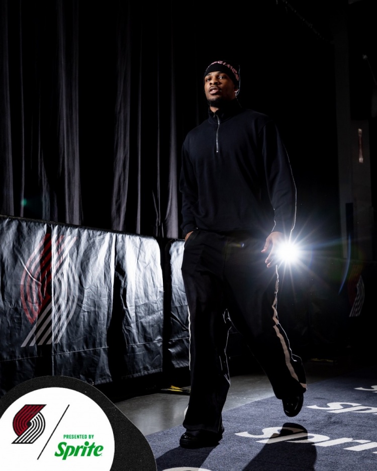 【体育消息】今日迎战勇士!三⚾大中锋全部⬅️回归 杨瀚森背着小粉包到场!(图13) undefined