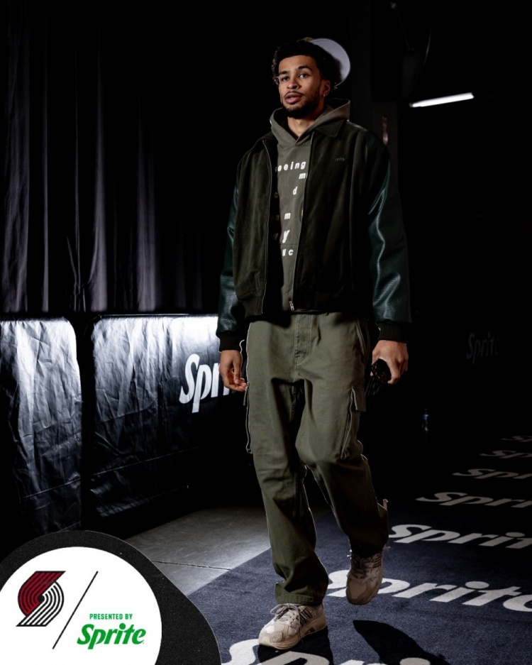 【体育消息】今日迎战勇士!三⚾大中锋全部⬅️回归 杨瀚森背着小粉包到场!(图11) undefined