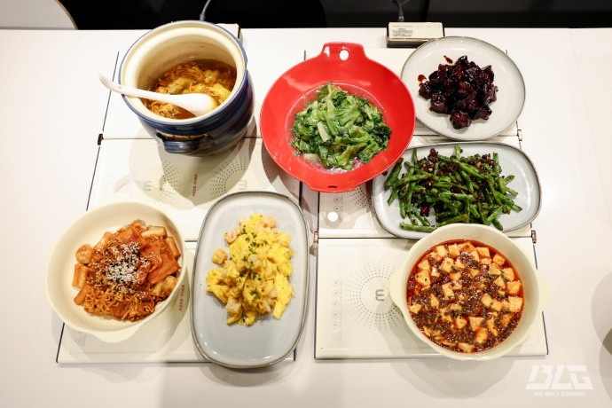 BLG深夜分享美食：今日份夜宵已就位，大厨努力学习新菜系中