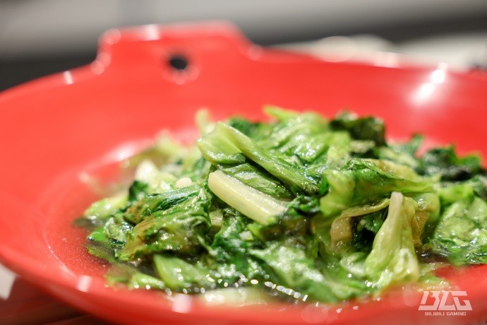 BLG深夜分享美食:今日份夜宵已就位,大厨努力学习新菜系中