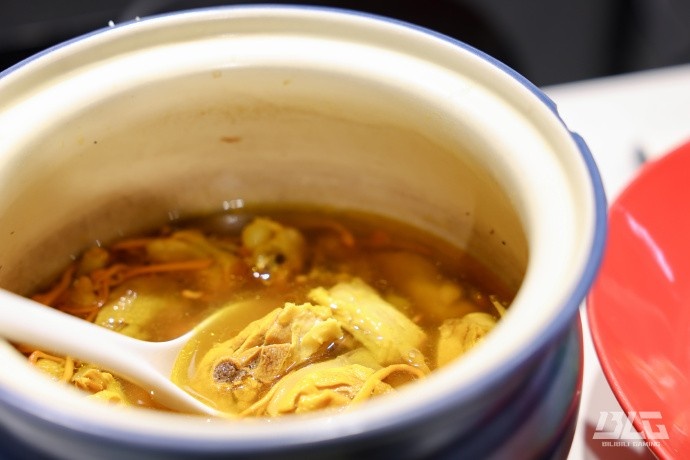 BLG深夜分享美食:今日份夜宵已就位,大厨努力学习新菜系中