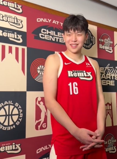 【推荐】为何在场上常带着笑容?杨瀚森:笑呵呵地迷惑对手 顺便带点嘲讽(图1) 【推荐】为何在场上常带着笑容?杨瀚森:笑呵呵地迷惑对手 顺便带点嘲讽(图1)