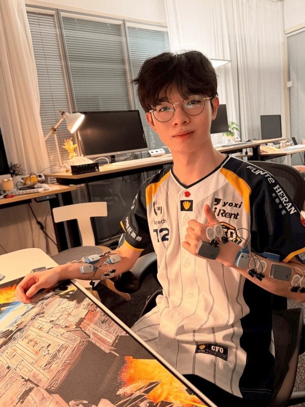 CFO分享Doggo与ShowMaker参加罗技活动合照:感谢邀请Doggo