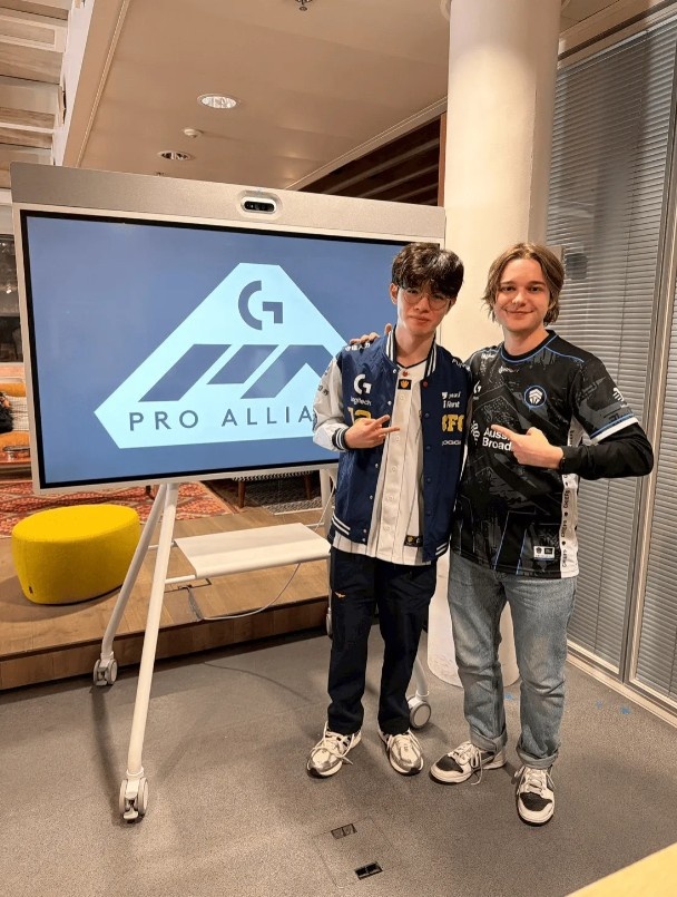 CFO分享Doggo与ShowMaker参加罗技活动合照:感谢邀请Doggo