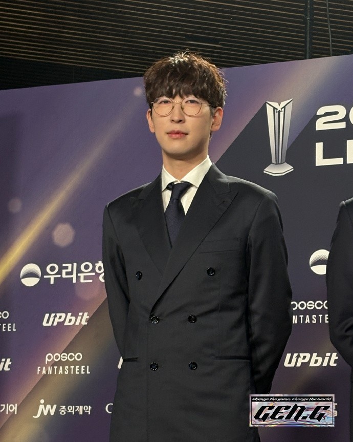 GEN官方晒颁奖返图:闪耀LCK Awards✨感谢所有支持我们的粉丝!【球盟会】