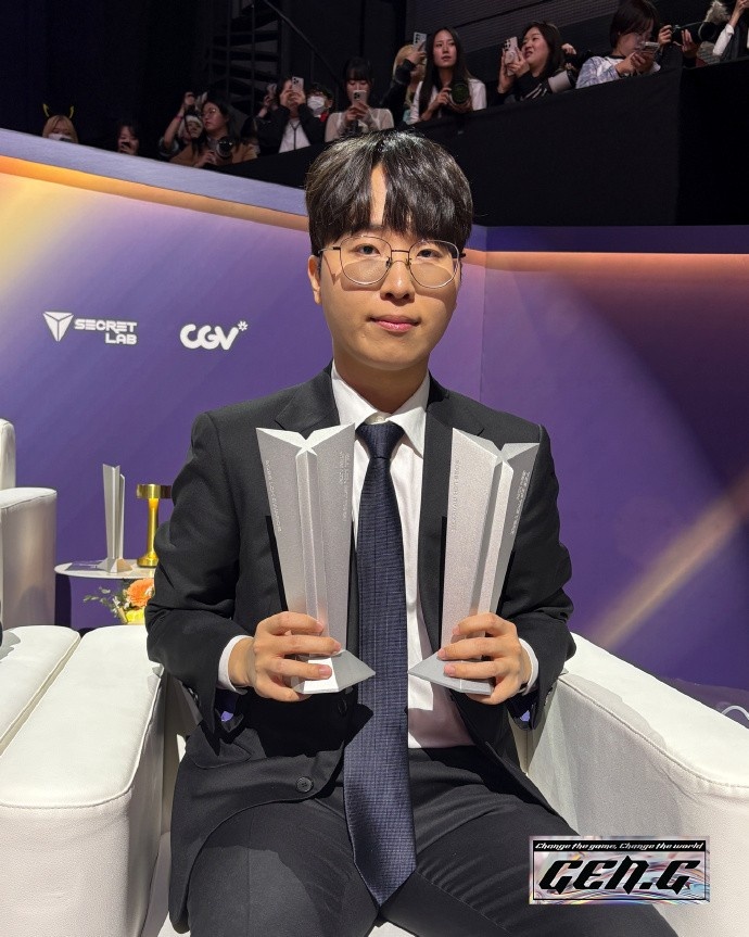 GEN官方晒颁奖返图：闪耀LCK Awards✨感谢所有支持我们的粉丝！