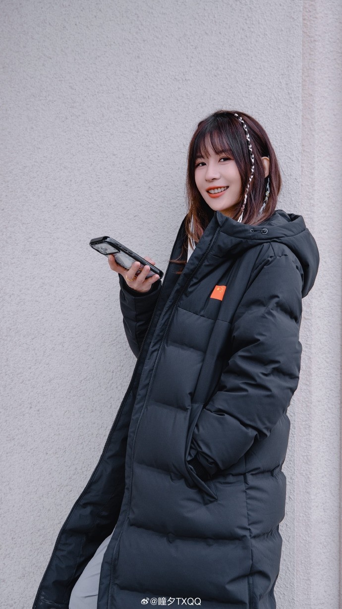 瞳夕晒照：天气变冷咯 太需要保持温度锁定风度的保暖羽绒服啦