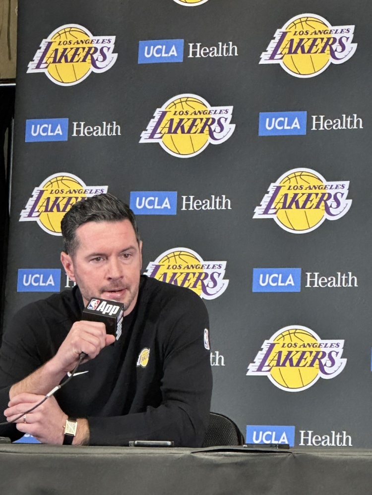 [好看推荐]雷迪克：曾告诉哈登需要开发后撤步变得更强 然后他就开发了(图1)