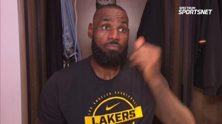 【体育资讯】詹姆斯：我们凭借出色的防守追回比分 有过好机会但没投进球(图1)