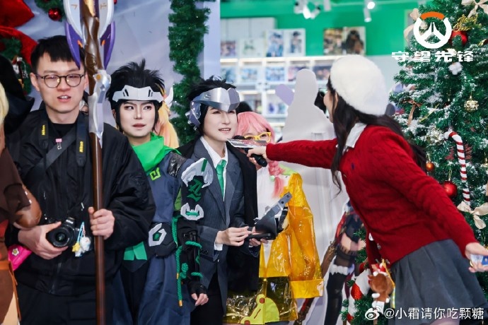 守望先锋主持人小霜晒照：杭州圣诞茶话会太有意思啦🥳
