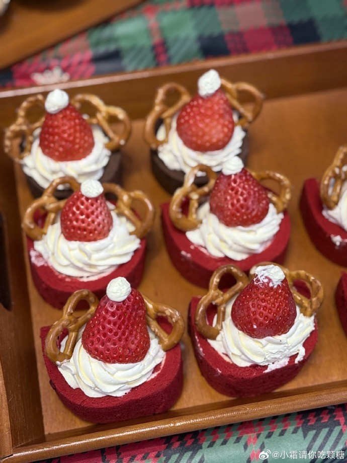 守望先锋主持人小霜晒照：杭州圣诞茶话会太有意思啦🥳