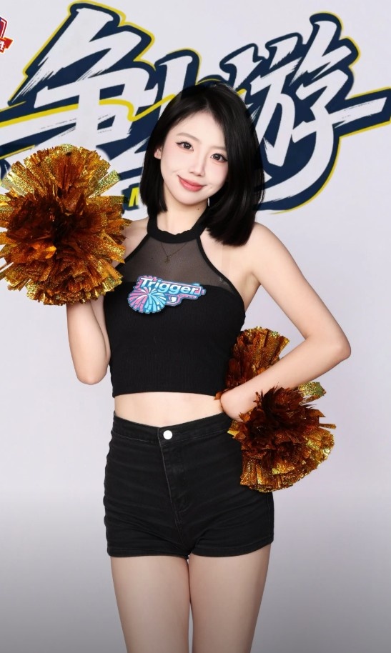 [最新消息]NBL长沙勇胜主场啦啦队晒照：新赛季定妆照来啦 为主队加⬇️油助威(图2)