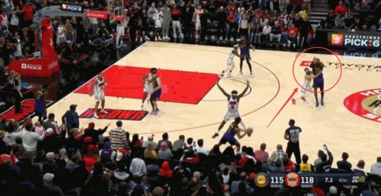 【球迷报道】年度争议判罚：哈登绝杀被犯漏吹 老詹扑倒狄龙 KD没暂停叫暂停！(图10)