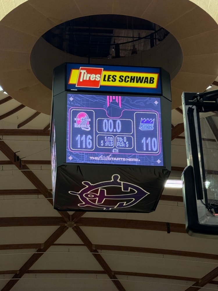 【体育世界】登陆NBA后的第一个圣诞节！杨瀚森晒照 女友&林葳&翻译刘禹铖入镜(图7)