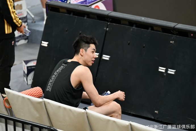 [体育有料]孙铭徽✨戴上了面具！广厦今晚将迎来本次四连主的✌️最后1个主场 ​​(图4)