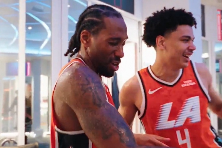 【篮球】卡式幽默！小卡：给你们全部寄账单 把我辫子弄乱了&我得重编(图1)