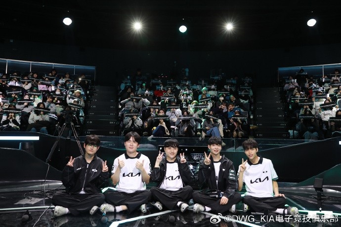 DK晒见面会活动照：请大家多多期待2026年的Dplus Kia