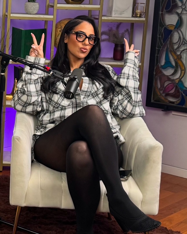 [有道理嘛?]皮尔斯：XX时我不喜欢看成人视频 女主持：那样显得不信任彼此(图7)