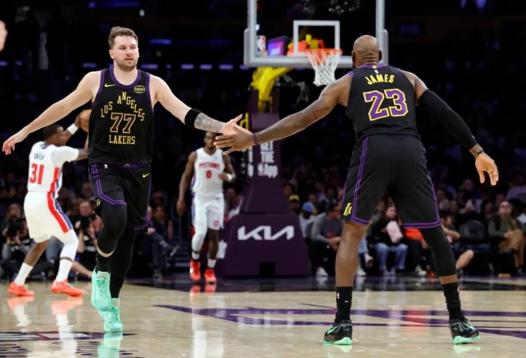 【球迷报道】勒布朗41岁：时光流转，命运循环(图1)