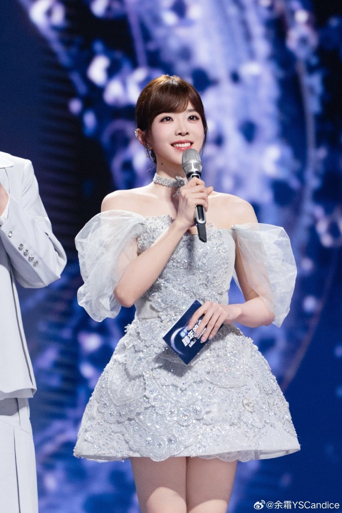 【蜗牛电竞】余霜分享B站晚会照片:希望今晚的每一个瞬间,都能被你记住