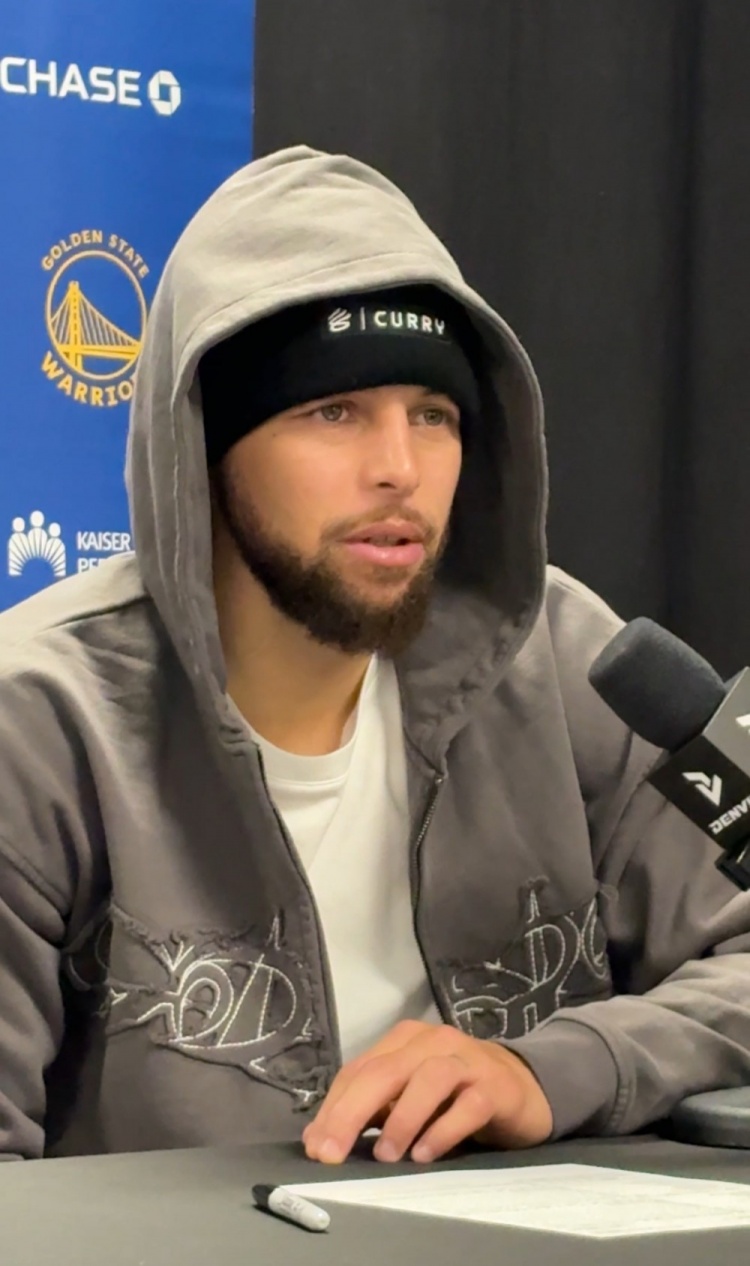 【体育风云】库里谈现在的位置:所有教练&❗队❗友都相信且支持我 非常幸运&感恩❕(图1) 【体育风云】库里谈现在的位置:所有教练&❗队❗友都相信且支持我 非常幸运&感恩❕(图1)