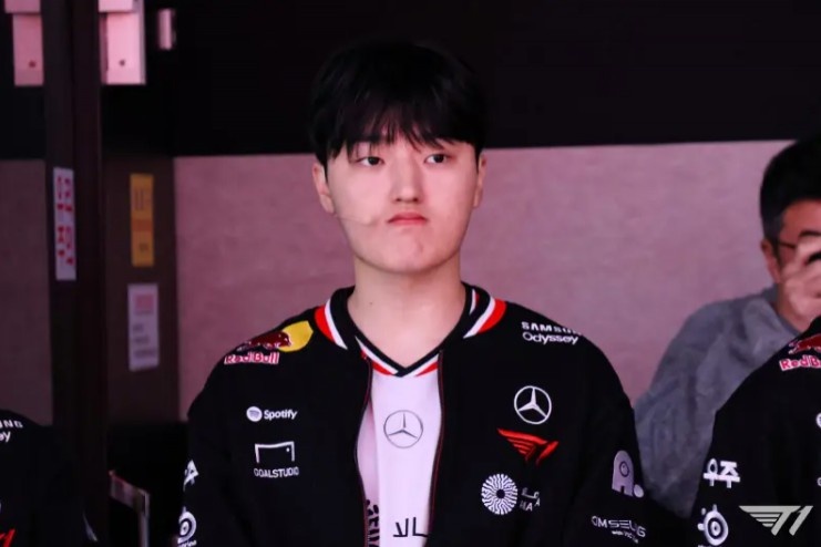 T1官媒更新动态:大家2026年也会和T1一起的吧