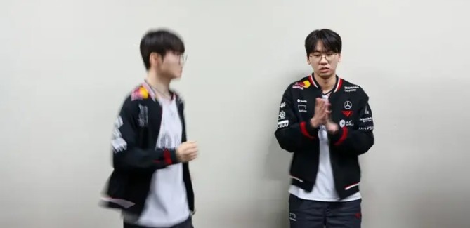 T1官媒更新动态:大家2026年也会和T1一起的吧