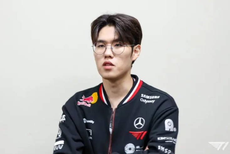 T1官媒更新动态:大家2026年也会和T1一起的吧