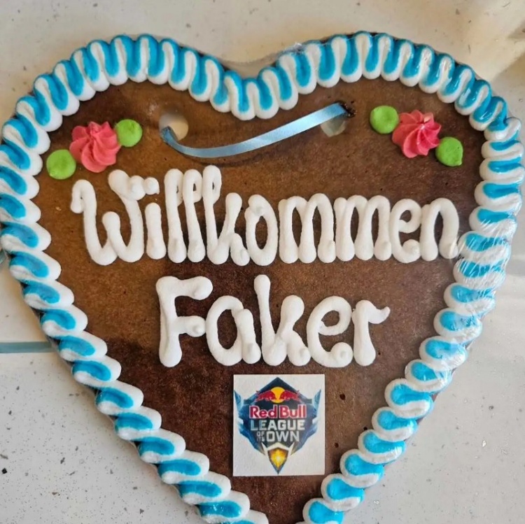 Faker社媒分享2025历程照片:Goodbye,2025!