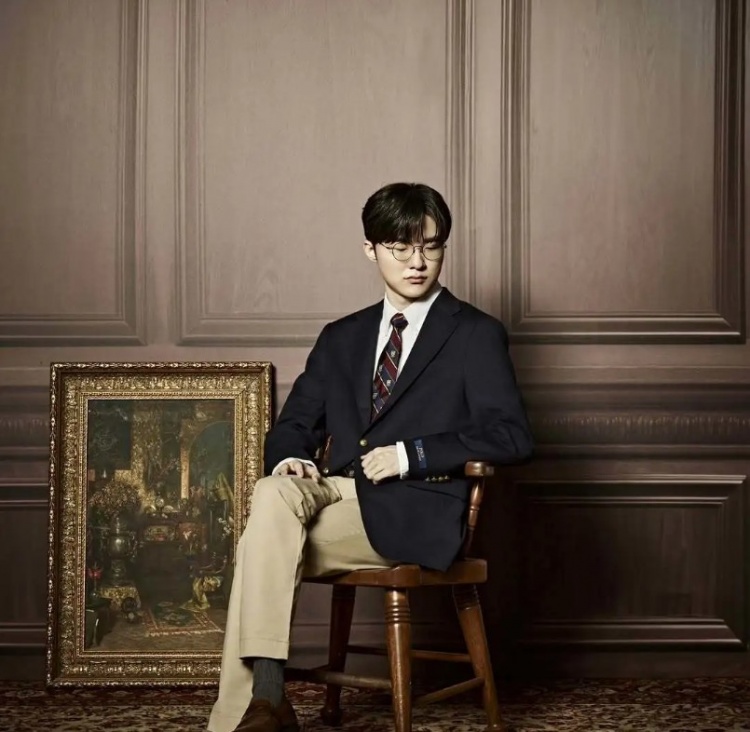 Faker社媒分享2025历程照片:Goodbye,2025!