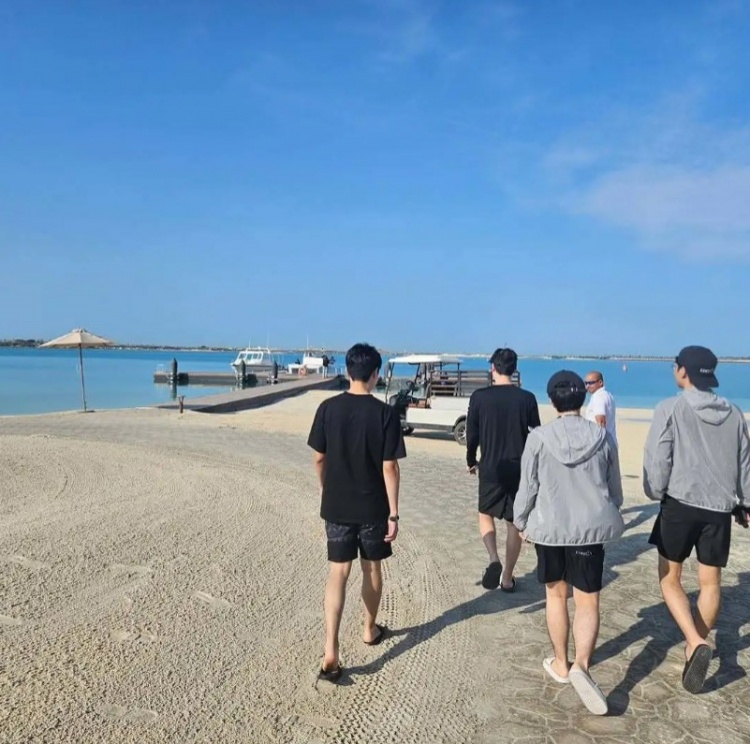 Faker社媒分享2025历程照片:Goodbye,2025!