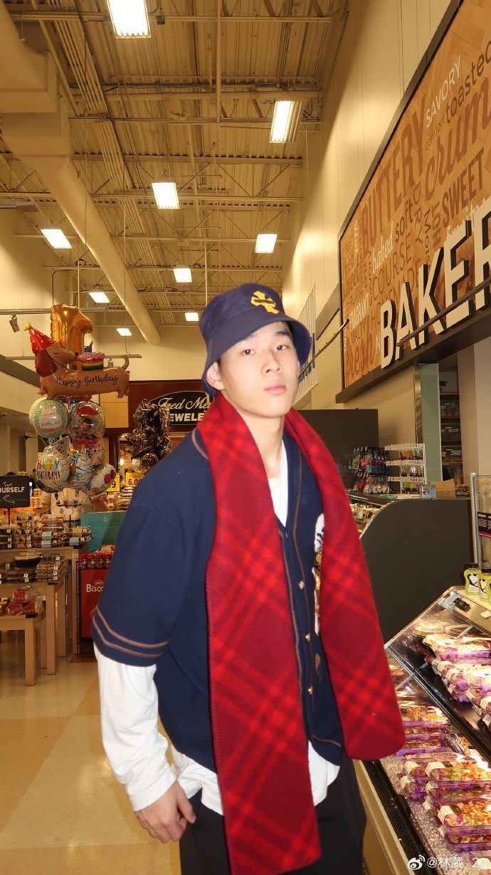 [体育头条]新的一年继续加油！林葳更新社媒晒出一组个人帅照(图1)