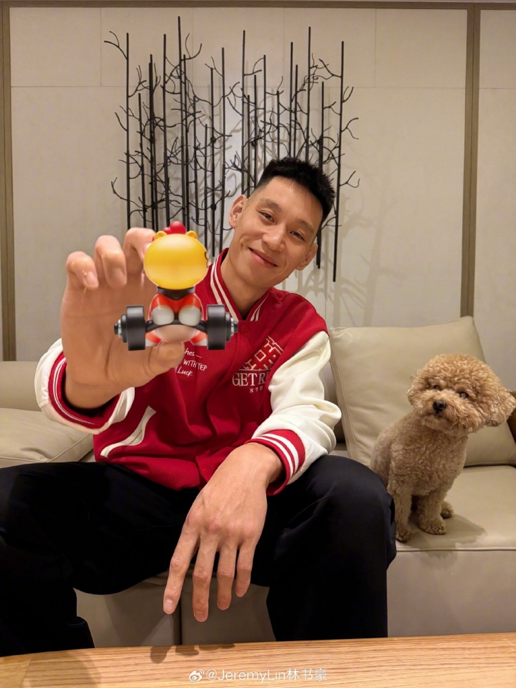 [值得一看]书豪发文：新年新皮肤 顺便介绍我的过年搭子 祝大家2026身体健康(图1)